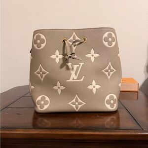 Louis Vuitton Neo Neo Beige Monogram Bucket Bag